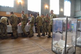 Personnel of the border service at the polling station