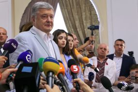 Petro Poroshenko answers journalists' questions