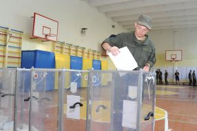 Military personnel at the polling station