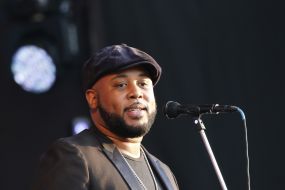 Тоні Момрел