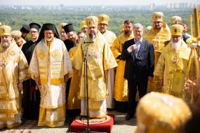 Митрополит Эммануил, митрополит Епифаний, Петр Порошенко и митрополит Макарий