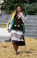The participants of the procession of ancient embroidery in Ukrainian national costumes