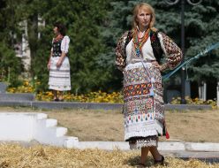 The participants of the procession of ancient embroidery in Ukrainian national costumes