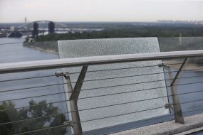 Cracked section side Windows on the pedestrian-Bicycle bridge