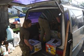 Volunteers are preparing for a trip in the area of environmental protection