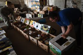 Volunteers are preparing for a trip in the area of environmental protection