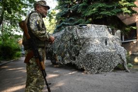 Ukrainian serviceman in the area of the OOS