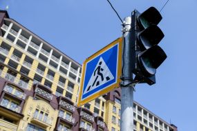 Дорожній знак "Пішохідний перехід"