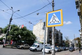 Дорожній знак "Пішохідний перехід"