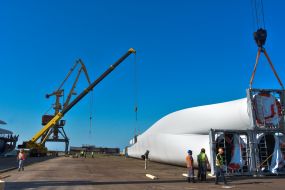 Вивантаження лопастей