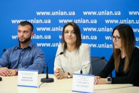 Руслан Жмудь, Вікторія Пікшрєнє, Єлизавета Науменко