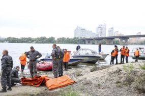 Training of emergency services of Kyiv on the Dnipro