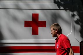 Волонтер Червоного Хреста