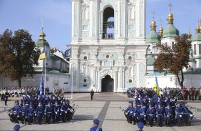 Церемонія підняття Державного прапора України