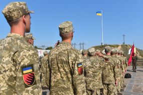 Военнослужащие