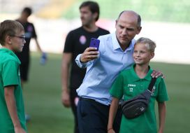 Viktor Skrypnyk takes a selfie with a boy in the football uniform of FC "Karpaty" (Lviv)