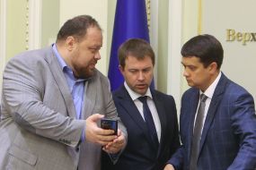 Рада сьогодні на позачерговому засіданні розгляне відставку Рябошапки - Цензор.НЕТ 6260