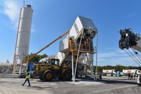 Подготовка к ремонту взлетно-посадочной полосы в аэропорту Запорожья