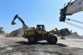 Подготовка к ремонту взлетно-посадочной полосы в аэропорту Запорожья