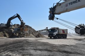 Подготовка к ремонту взлетно-посадочной полосы в аэропорту Запорожья