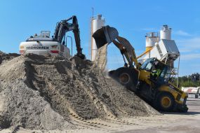 Подготовка к ремонту взлетно-посадочной полосы в аэропорту Запорожья