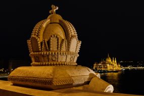 Скульптура "Святої корони Угорщини"