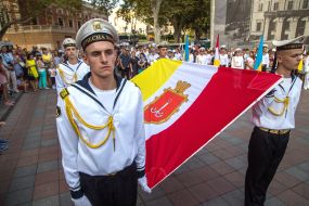 Honorary Guard servicemen hold the flag of Odessa