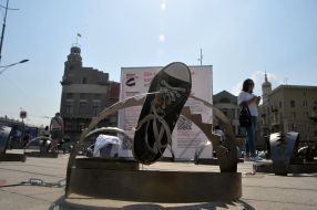 Ботинок в капкане на площади Конституции