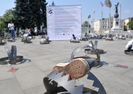 Ботинок в капкане на площади Конституции