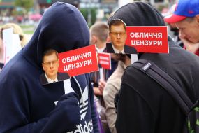 Акция под зданием Нацсовета по вопросам телевидения и радиовещания