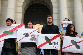 Учасники акції "Червона лінія"