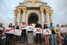 Участники акции "Красная линия"