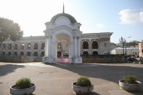 Gazebo and pink painted Samson Fountain on Contract Square