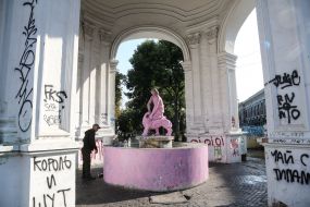 Painted in pink, the Samson fountain on Kontraktova square
