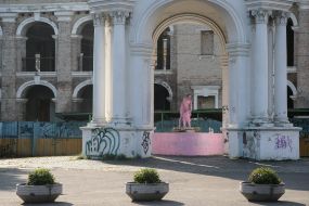 Painted in pink, the Samson fountain on Kontraktova square