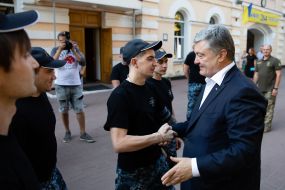 Petro Poroshenko and released Ukrainian naval sailors