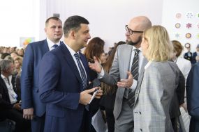 Volodymyr Hroysman, Arseniy Yatsenyuk