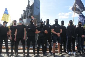 Противники Марша равенства