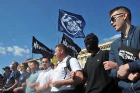 Противники Марша равенства