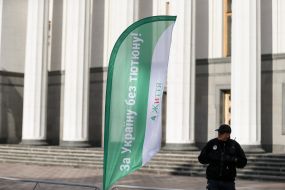 Banner with the inscription "For Ukraine without tobacco!"