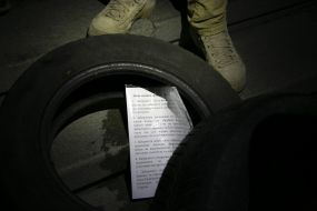 Активисты принесли автомобильные покрышки