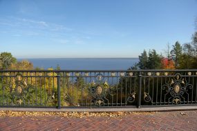 Вид на Дніпро з території національного парку "Межигір'я"