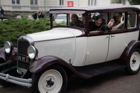 Презентація вінтажного автомобіля «AC4 Berline Luxe»