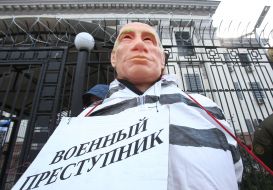 Активист в образе Путина