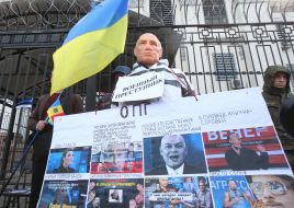 Активист в образе Путина