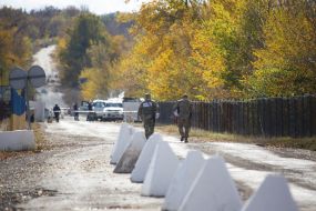 Пункт контролю в місті Золоте