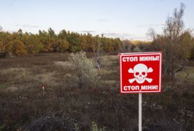 Предупредительная табличка с надписью "Стоп мины!"