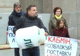 Участники акции "Минздрав достиг дна"