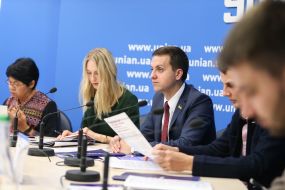 Banhon Ritifakdi, Liliya Olefir, Volodymyr Kreydenko