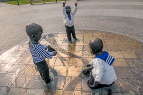 Sculptural composition "Kids launching ships" or "Kids, the founders of Kyiv"